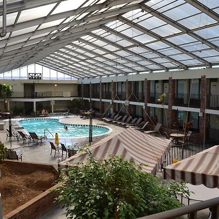 Jameson Inn & Suites 鲍灵格林 外观 照片