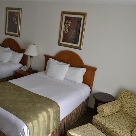 Jameson Inn & Suites 鲍灵格林 外观 照片