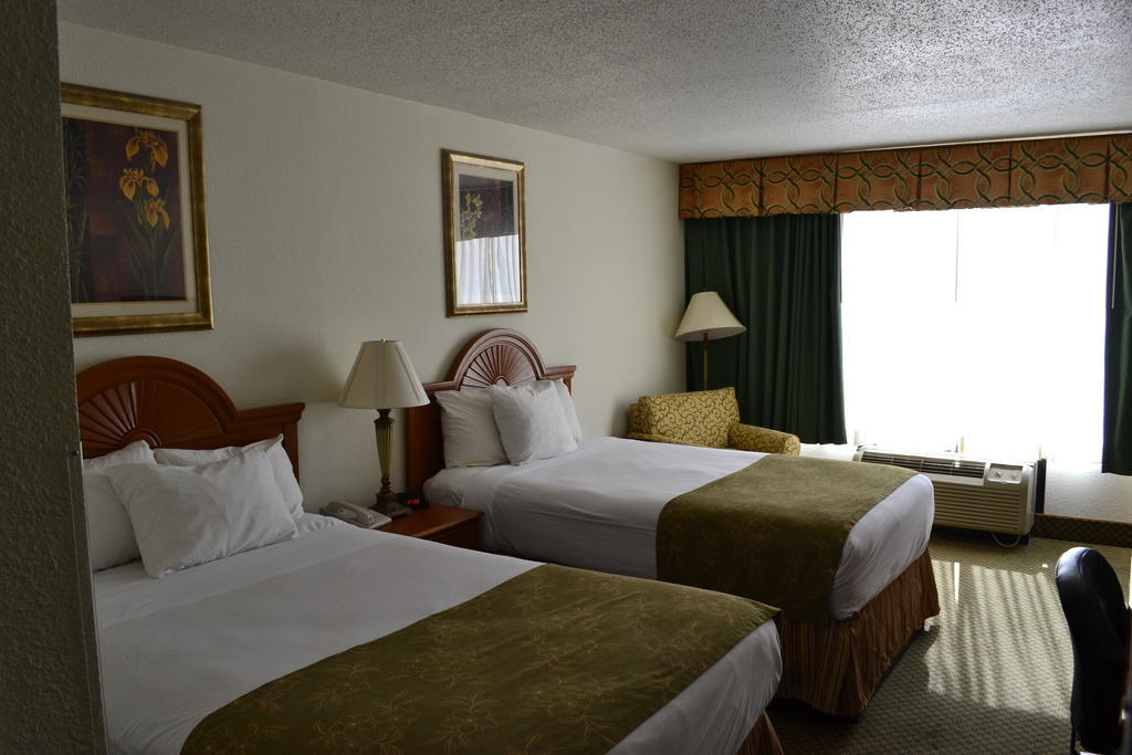 Jameson Inn & Suites 鲍灵格林 外观 照片