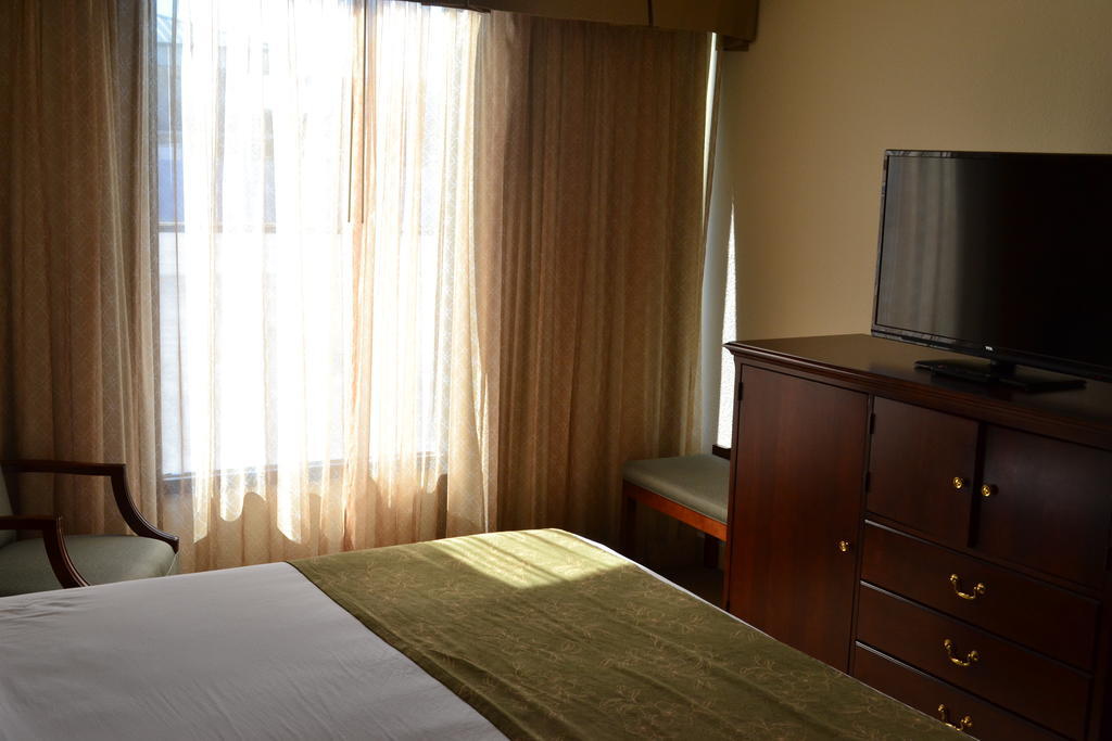 Jameson Inn & Suites 鲍灵格林 外观 照片