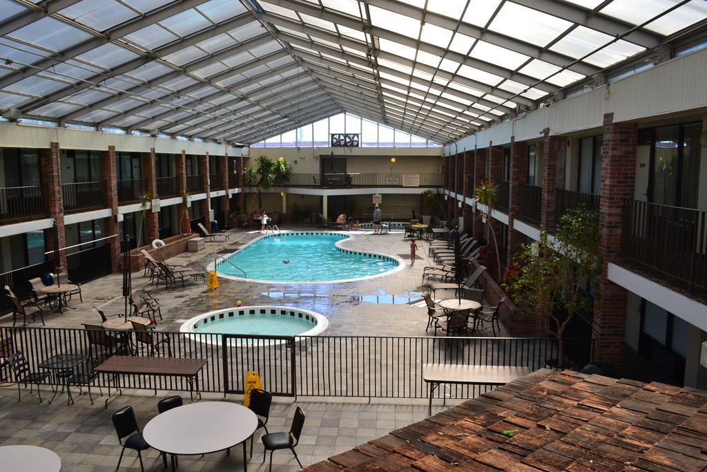 Jameson Inn & Suites 鲍灵格林 外观 照片