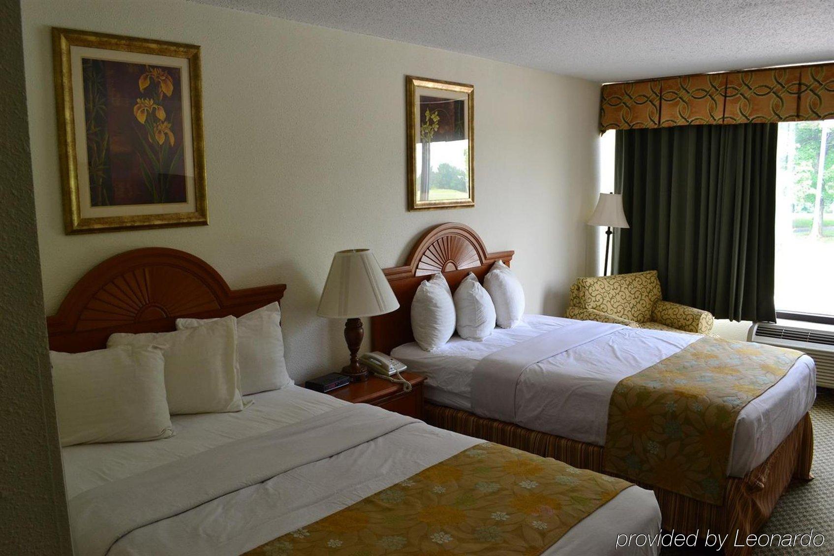 Jameson Inn & Suites 鲍灵格林 外观 照片