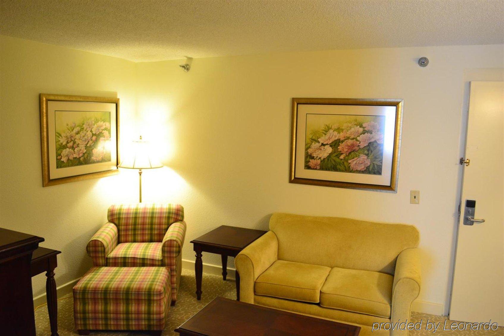 Jameson Inn & Suites 鲍灵格林 外观 照片