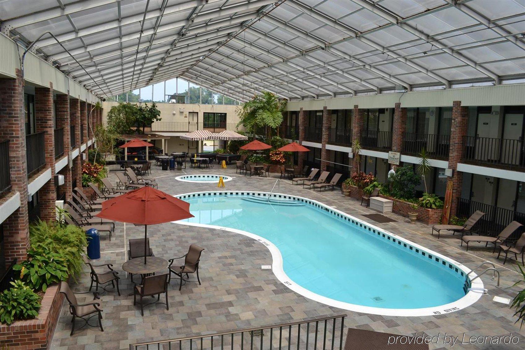 Jameson Inn & Suites 鲍灵格林 外观 照片