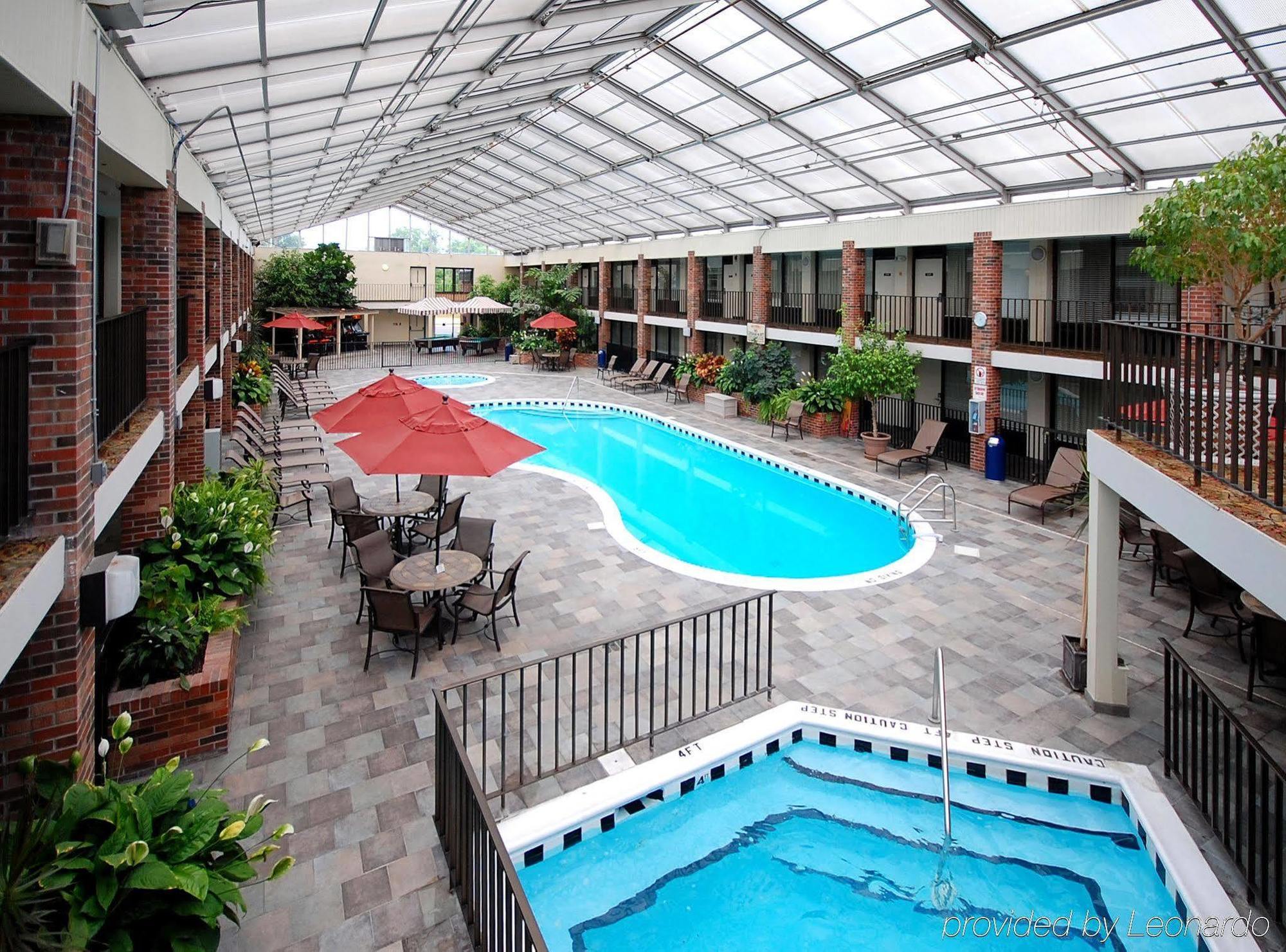 Jameson Inn & Suites 鲍灵格林 外观 照片