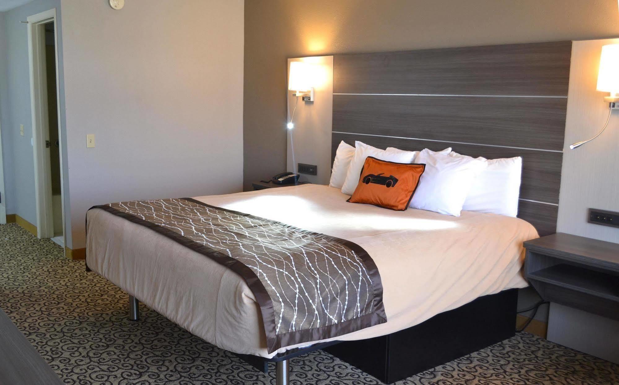 Jameson Inn & Suites 鲍灵格林 外观 照片