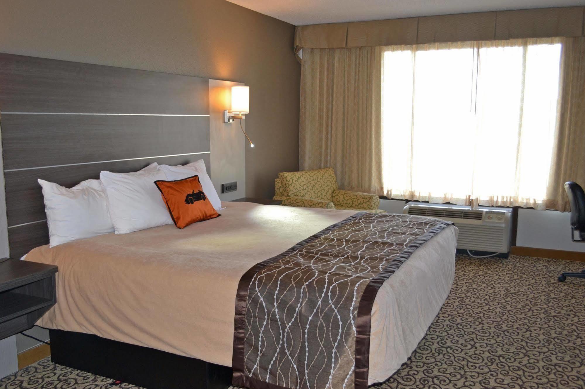 Jameson Inn & Suites 鲍灵格林 外观 照片