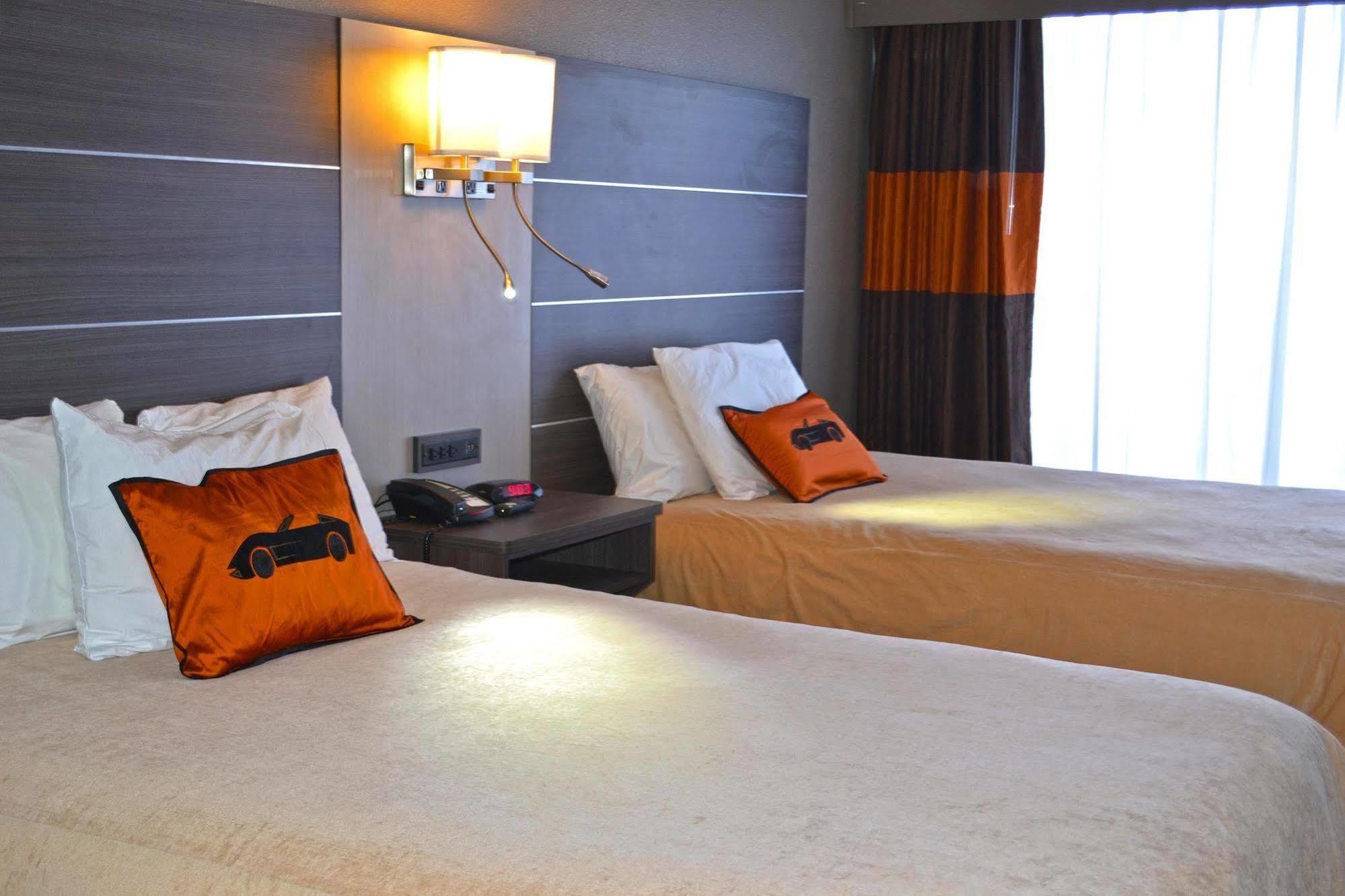 Jameson Inn & Suites 鲍灵格林 外观 照片