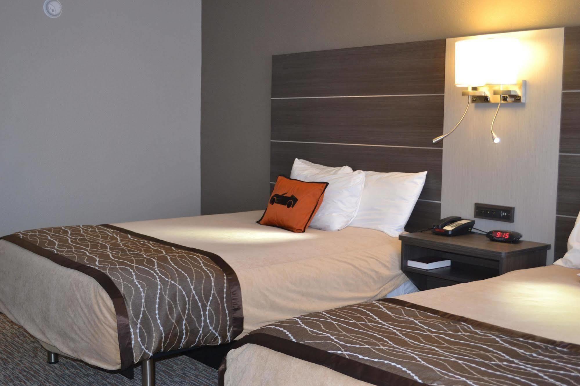 Jameson Inn & Suites 鲍灵格林 外观 照片