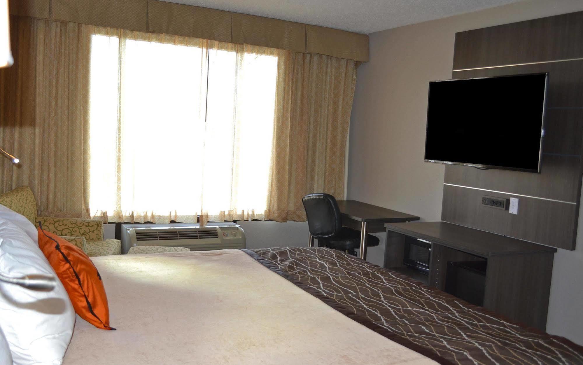Jameson Inn & Suites 鲍灵格林 外观 照片